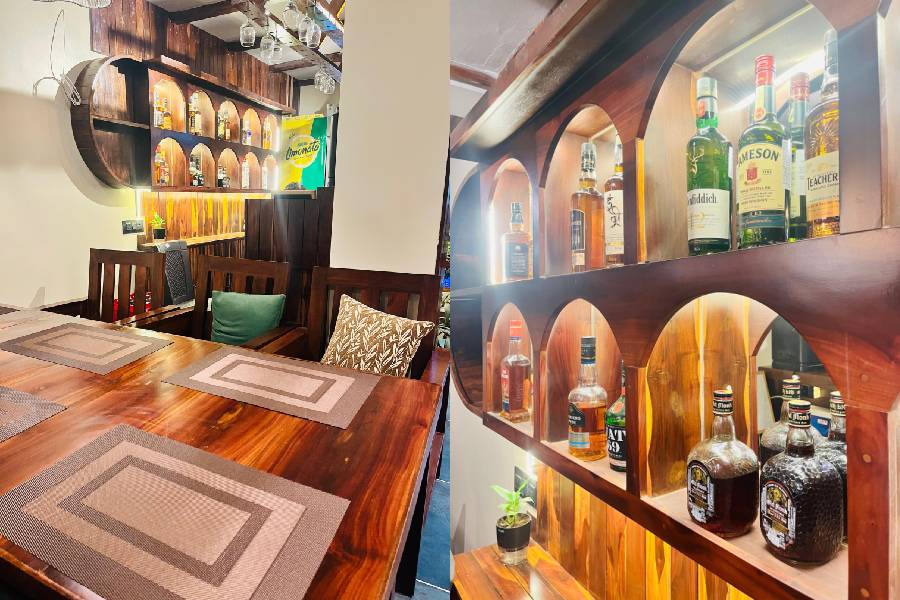 Naga's Cafe Bar & Restaurant